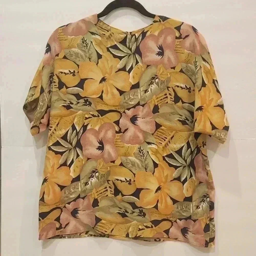 Renaissance sportswear floral top Size M